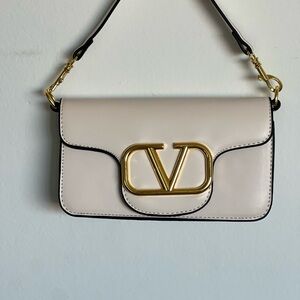 White shoulder bag